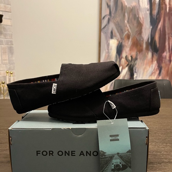 BNIB Toms Slip On - Picture 2 of 11